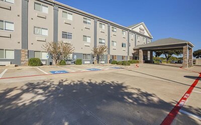 Parking available at Comfort Suites Lewisville.