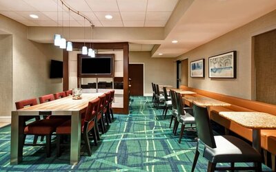 Dining area at SpringHill Suites Baltimore BWI Airport.