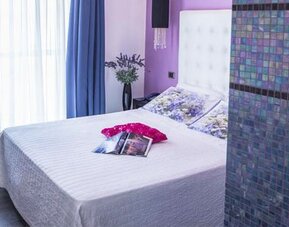 Hotel In - Lounge room