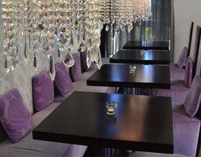 Hotel In - Lounge room