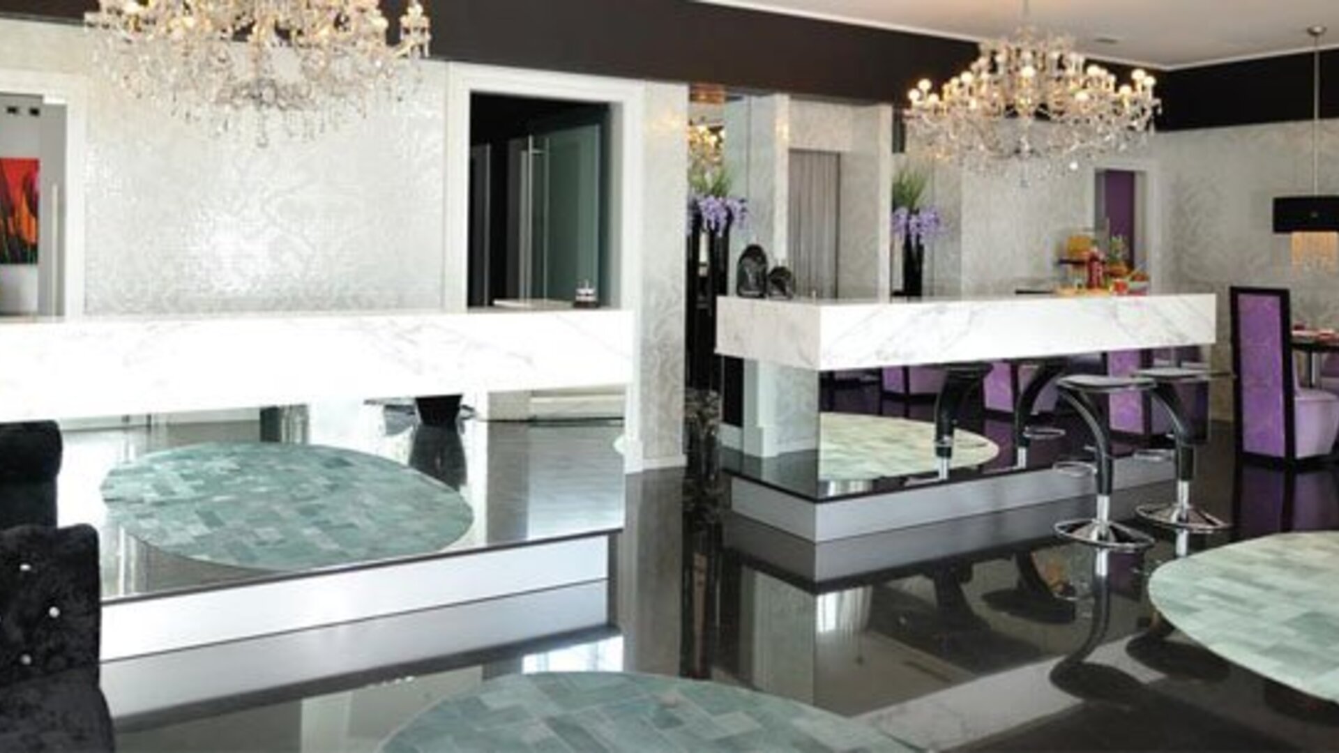 Hotel In - Lounge room