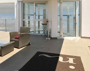 Hotel In - Lounge room