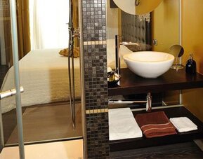 Hotel In - Lounge room