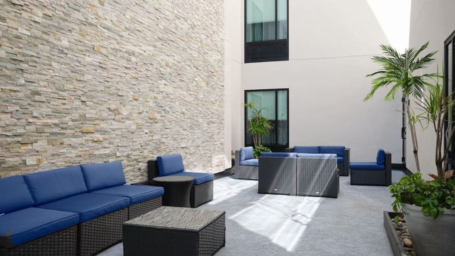 Lobby and lounge at SpringHill Suites By Marriott Milpitas.