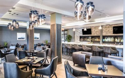 Dining room at Holiday Inn Hotel & Suites Silicon Valley - Milpitas.