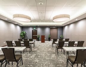 Meeting room at Holiday Inn Hotel & Suites Silicon Valley - Milpitas.