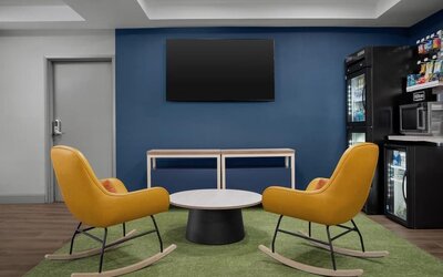 Lobby seating at Spark By Hilton Tucson Airport.
