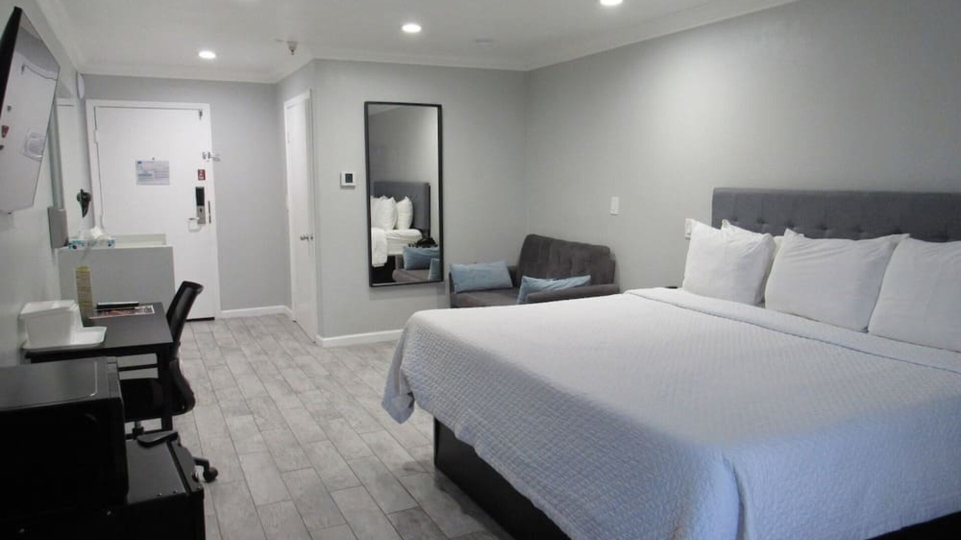 Day use room at Capri Suites Anaheim.