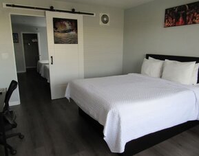 Day use room at Capri Suites Anaheim.