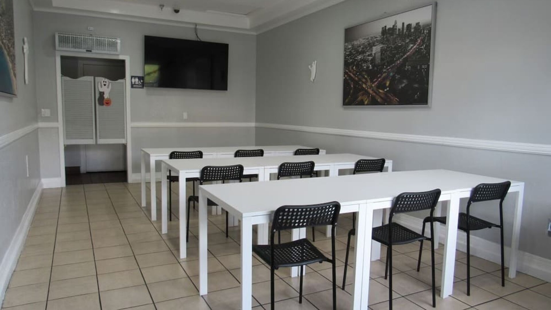 Meeting room at Capri Suites Anaheim.