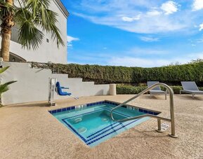 Outdoor pool at Spark By Hilton Glendale Phoenix North.