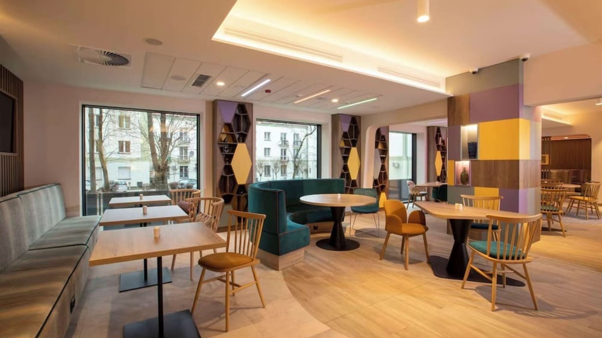 Lounge and coworking space at Hampton By Hilton Bialystok.