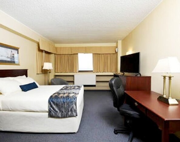 Day use room with TV at Maritime Conference Center.