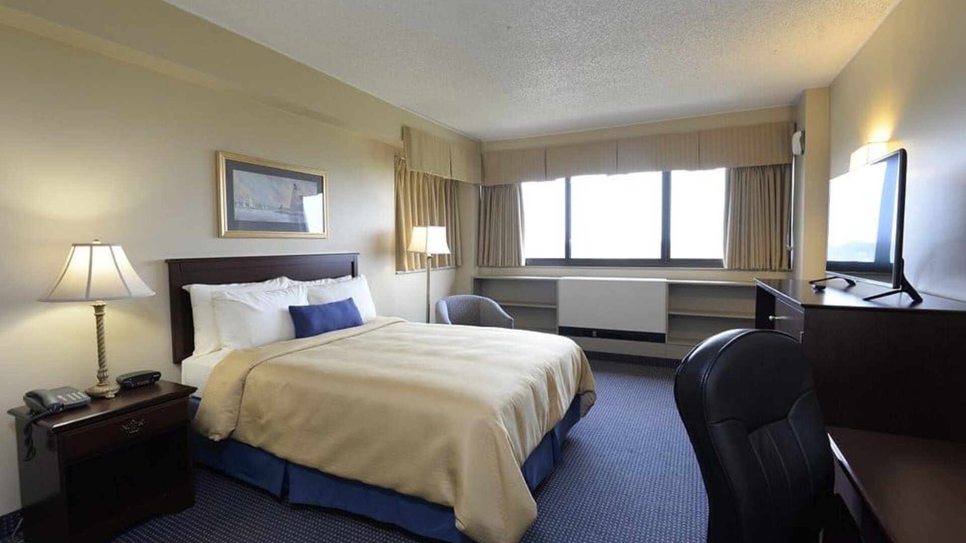 Day use room with TV at Maritime Conference Center.