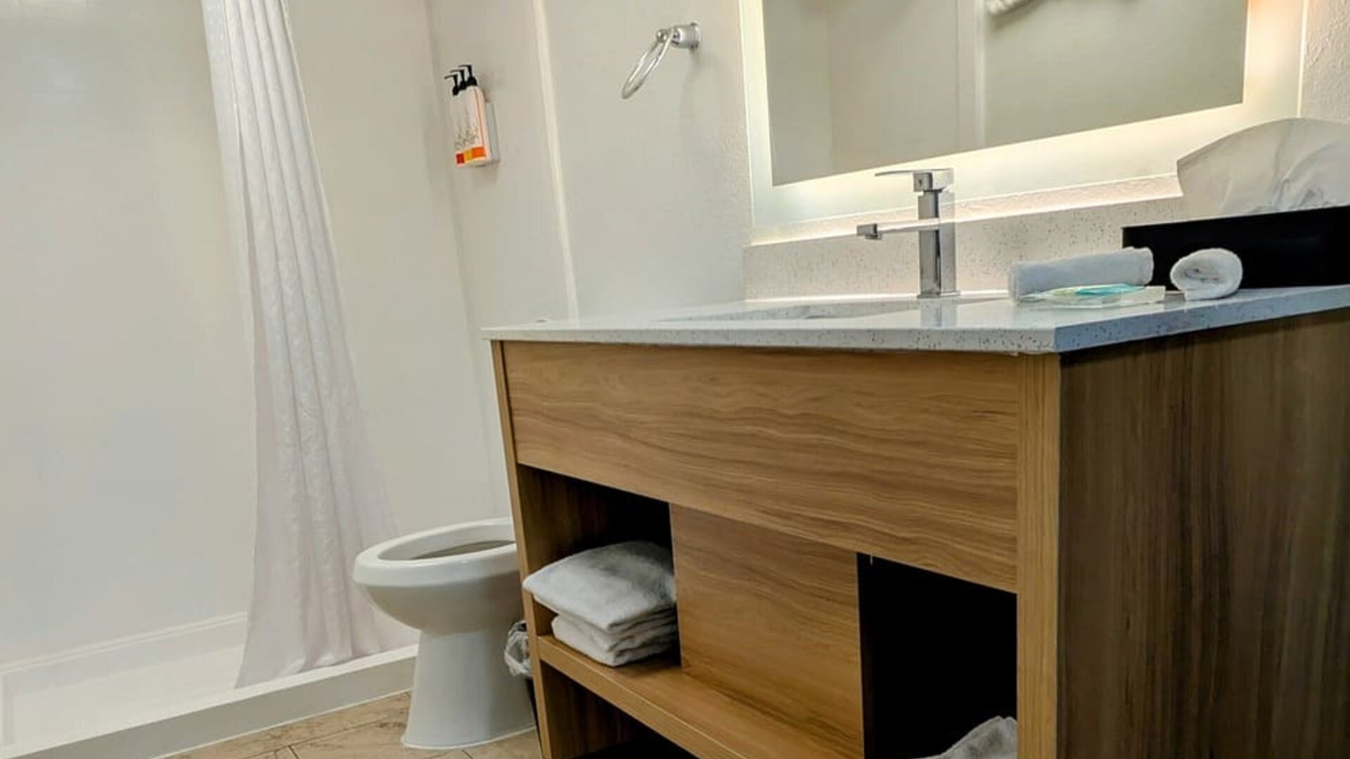 Guest bathroom at Waterfront Inn PHL Airport.