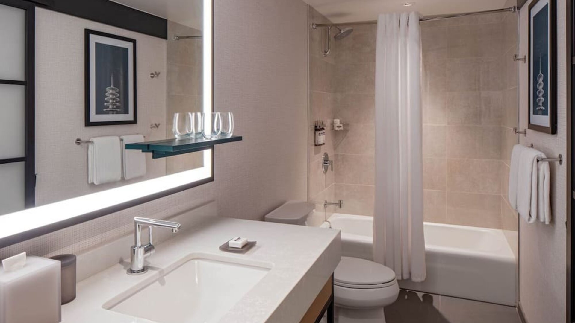 Guest bathroom with shower at Hyatt Regency San Francisco.
