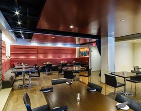 Dining area perfect for coworking at Arc The Hotel Ottawa.