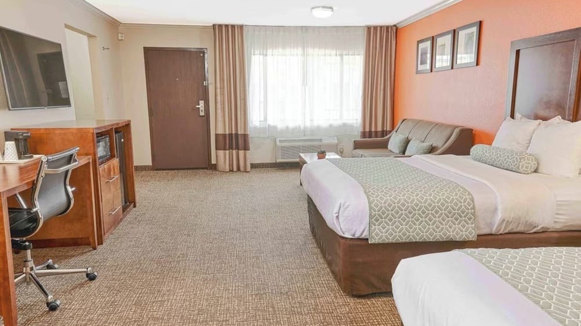 Day use room at The Hills Inn Eagle Rock.