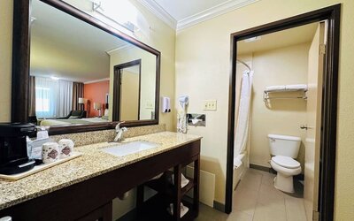 Guest bathroom at The Hills Inn Eagle Rock.