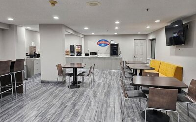 Dining room at Baymont By Wyndham Davenport.