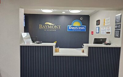 Reception desk at Baymont By Wyndham Davenport.