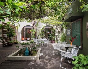 Outdoor terrace and garden at DREAMCATCHER By DW.