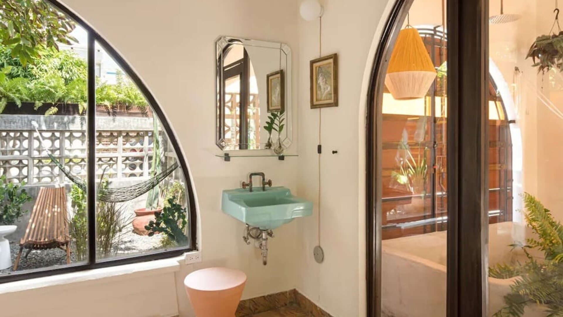 Beautiful guest bathroom at DREAMCATCHER By DW.