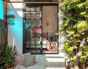 Outdoor terrace and garden at DREAMCATCHER By DW.