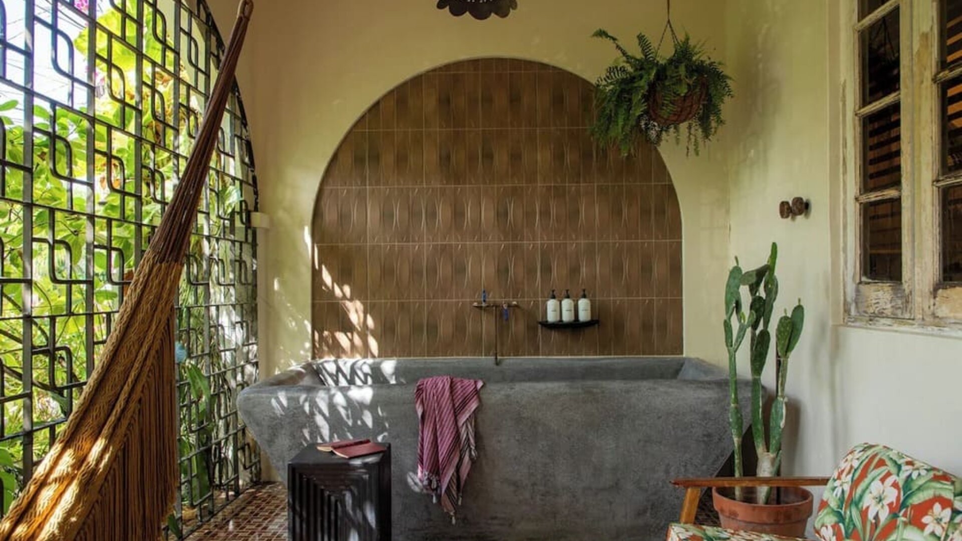 Beautiful guest bathroom at DREAMCATCHER By DW.