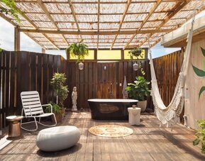 Outdoor terrace and garden at DREAMCATCHER By DW.
