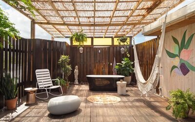Outdoor terrace and garden at DREAMCATCHER By DW.