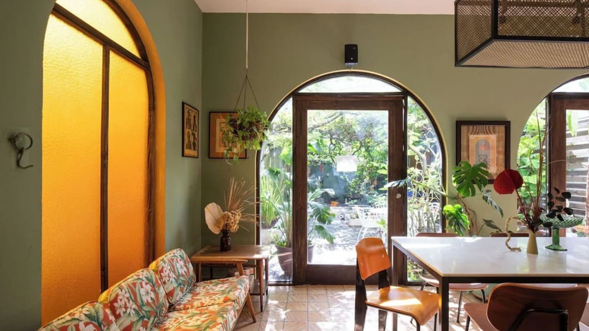 Meeting space at DREAMCATCHER By DW.