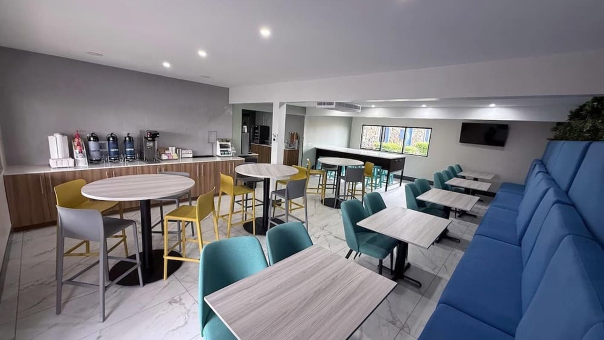 Dining room at Clarion Pointe.