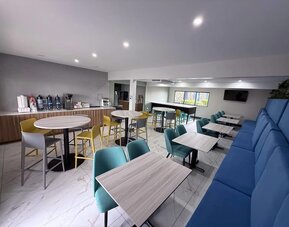 Dining room at Clarion Pointe.