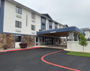 Hotel entrance at Clarion Pointe.