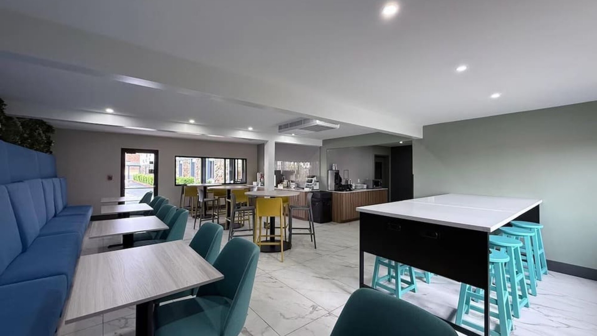 Dining room at Clarion Pointe.