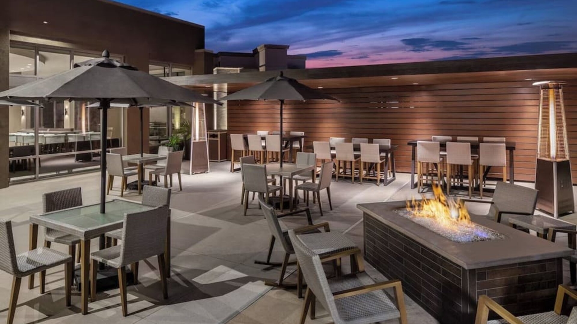 Al fresco dining perfect for coworking at Marriott Del Mar.