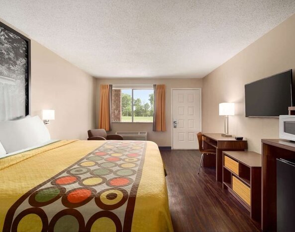 Day use room at Super 8 By Wyndham Universal City.