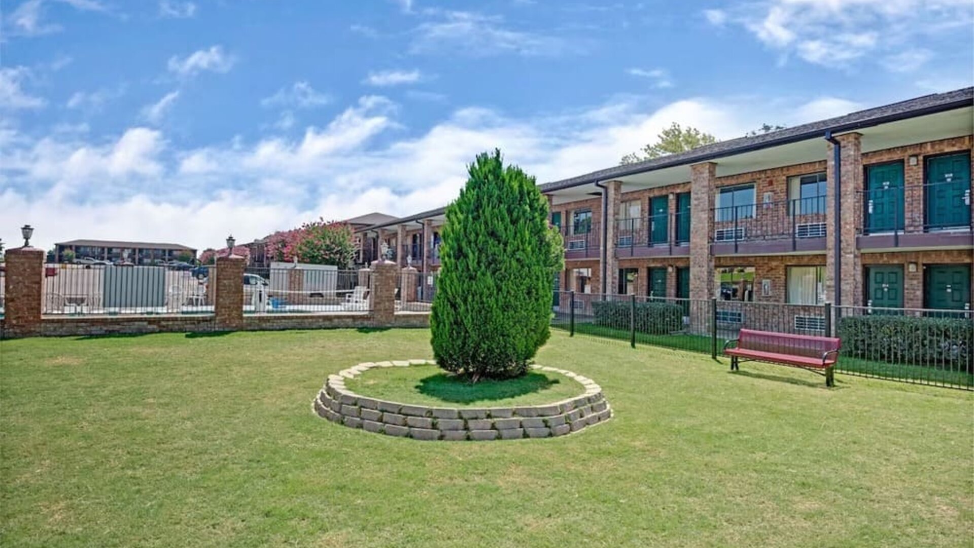 Garden at Super 8 By Wyndham Universal City.