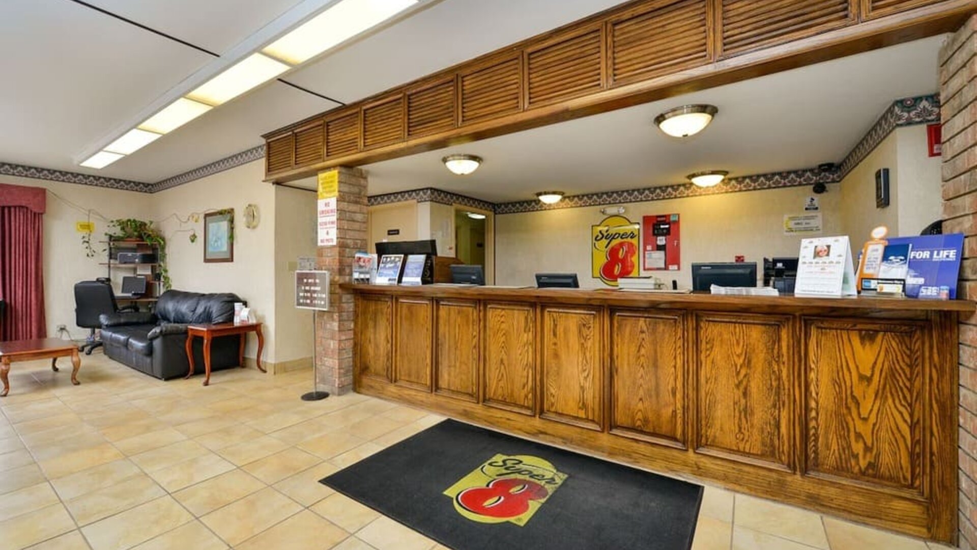 Reception desk at Super 8 By Wyndham Universal City.