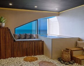 Indoor tub at Aire De O:live.