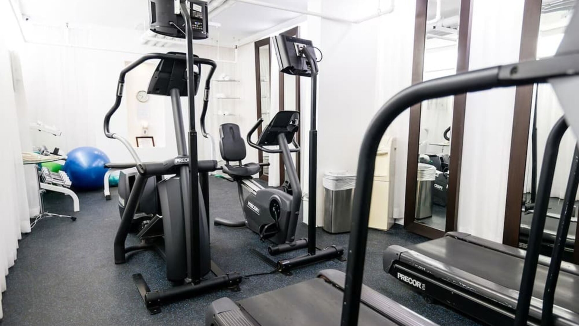 Fitness center at Aire De O:live.