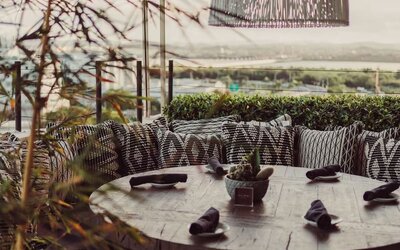 Outdoor dining and terrace at Aire De O:live.