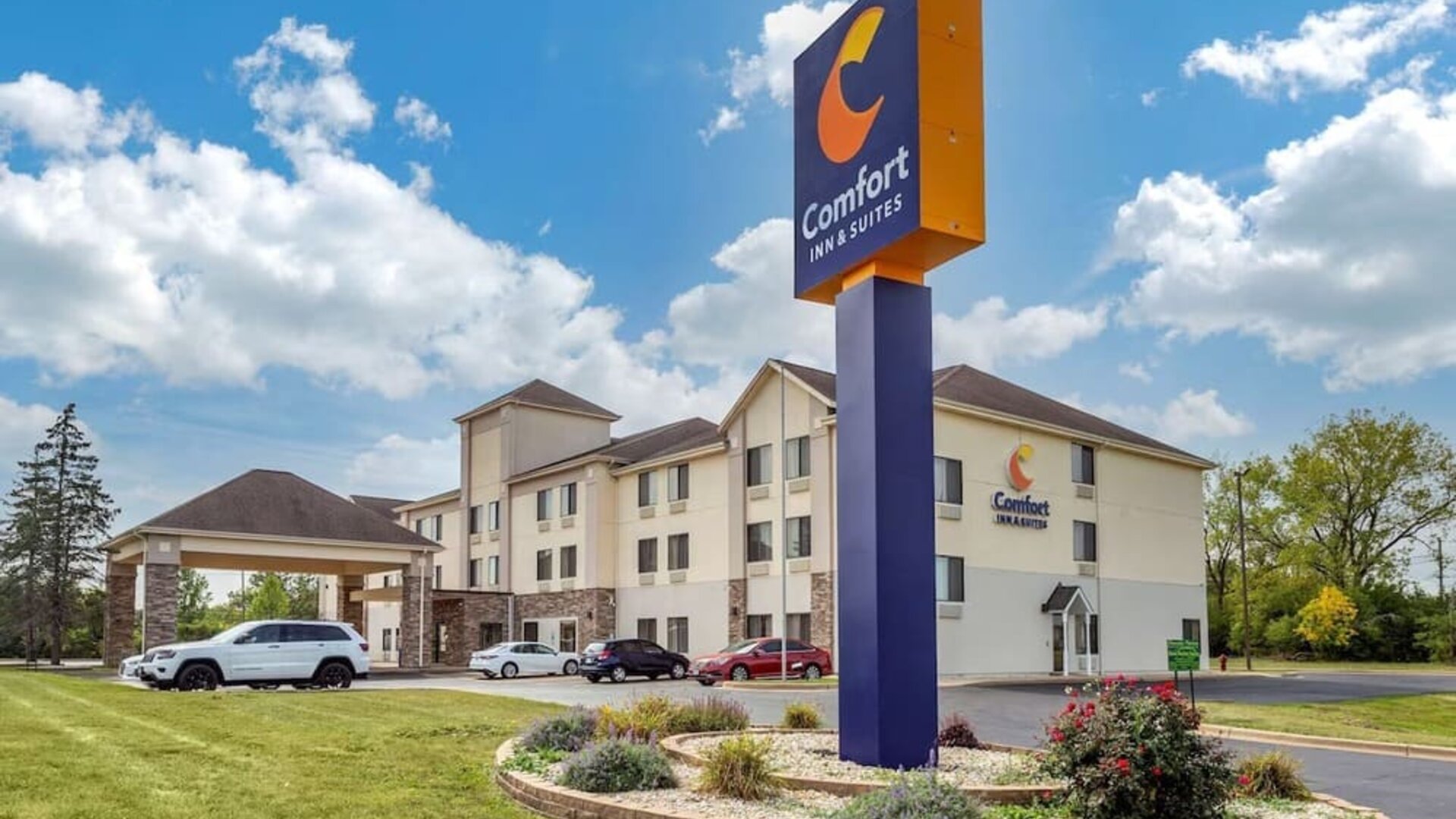 Hotel exterior at Comfort Inn & Suites North Aurora - Naperville.