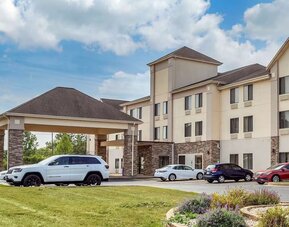 Parking available at Comfort Inn & Suites North Aurora - Naperville.