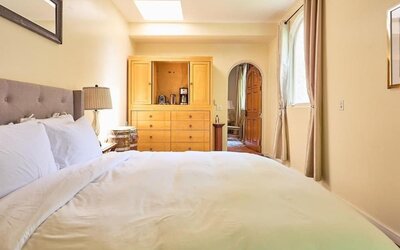 Day  use room at Beverly Hills Spanish.