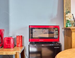 Microwave at Beverly Hills Spanish.