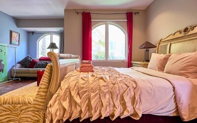 Day  use room at Beverly Hills Spanish.