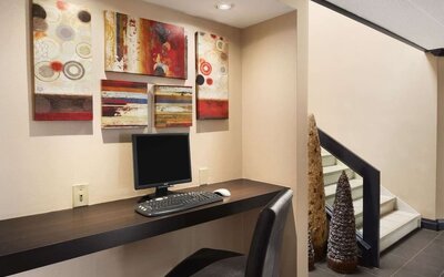 Business center at Days Inn By Wyndham Brantford.