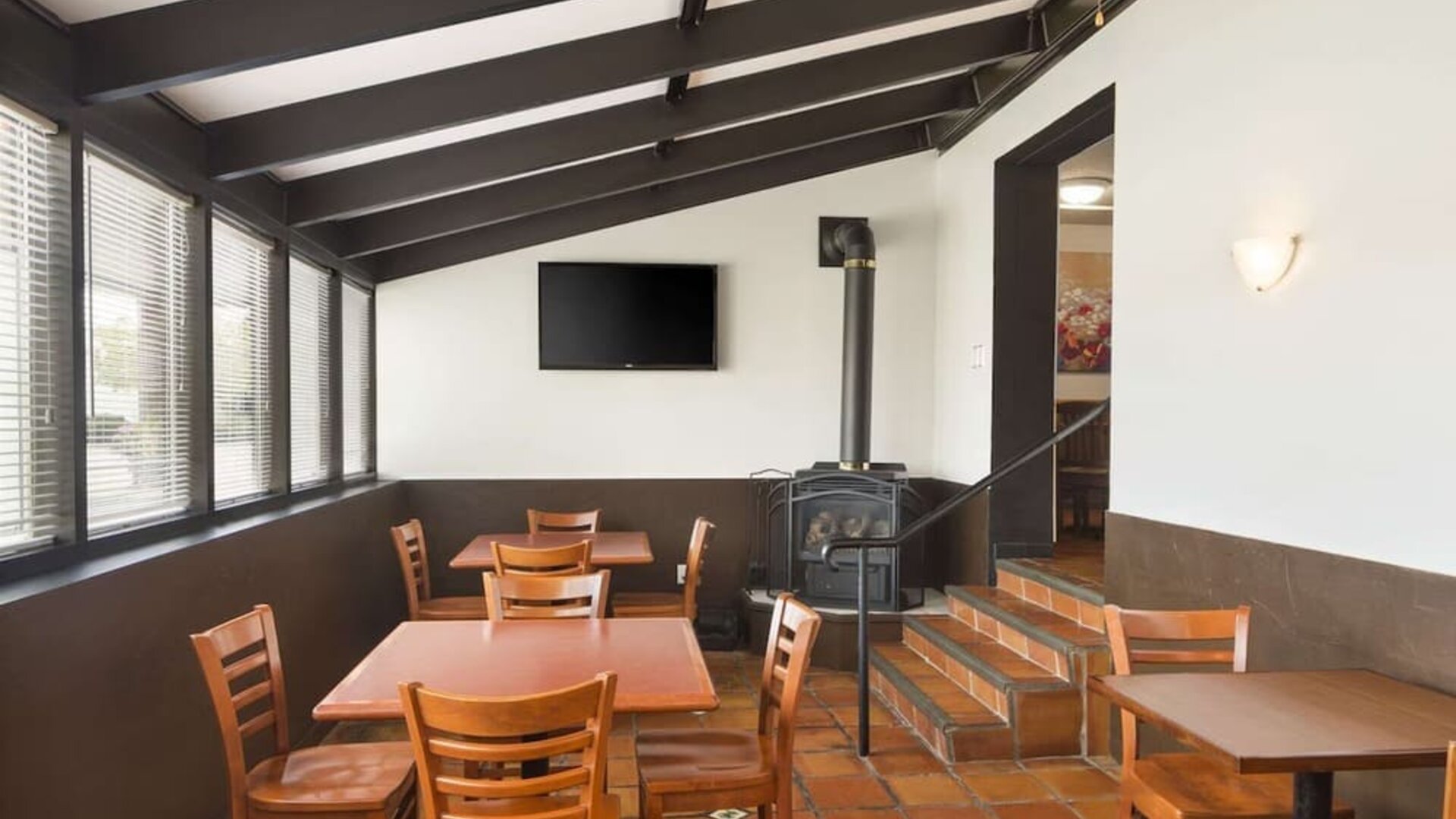 Restaurant at Days Inn By Wyndham Brantford.